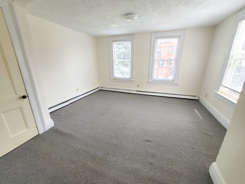 134 Main St, Beacon, NY for lease - Interior Photo - Image 1 of 7