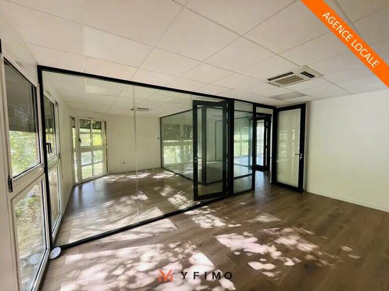 Flex in Montigny-le-Bretonneux for lease - Building Photo - Image 1 of 6