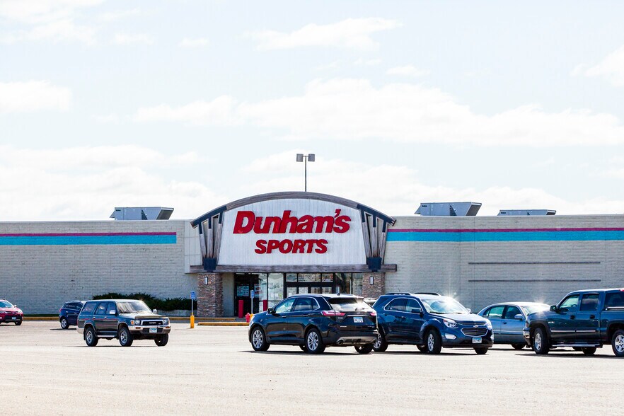 2001 W Lincoln Ave, Fergus Falls, MN for sale - Primary Photo - Image 1 of 1