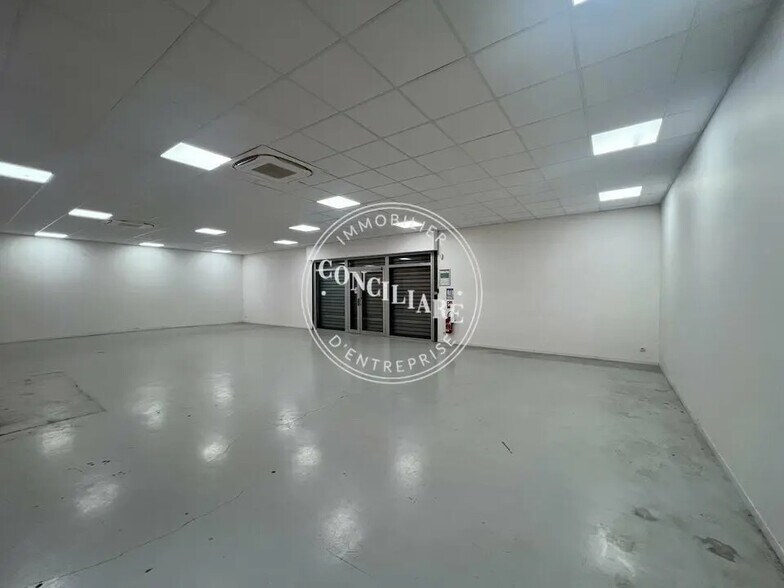 Industrial in Toulouse for lease - Interior Photo - Image 1 of 5
