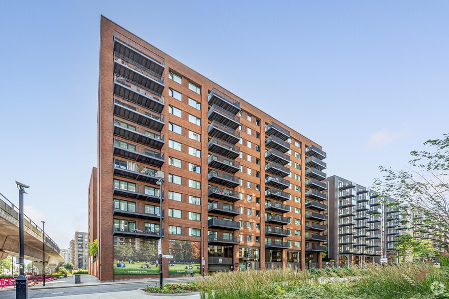 North Woolwich Rd, London for lease - Primary Photo - Image 1 of 33