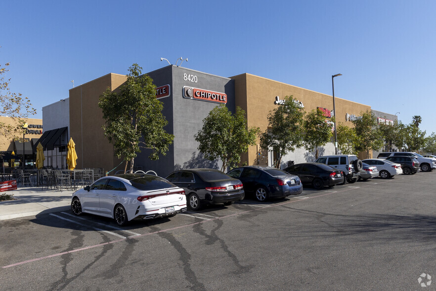 8420-8440 Balboa Blvd, Northridge, CA for lease - Primary Photo - Image 1 of 7