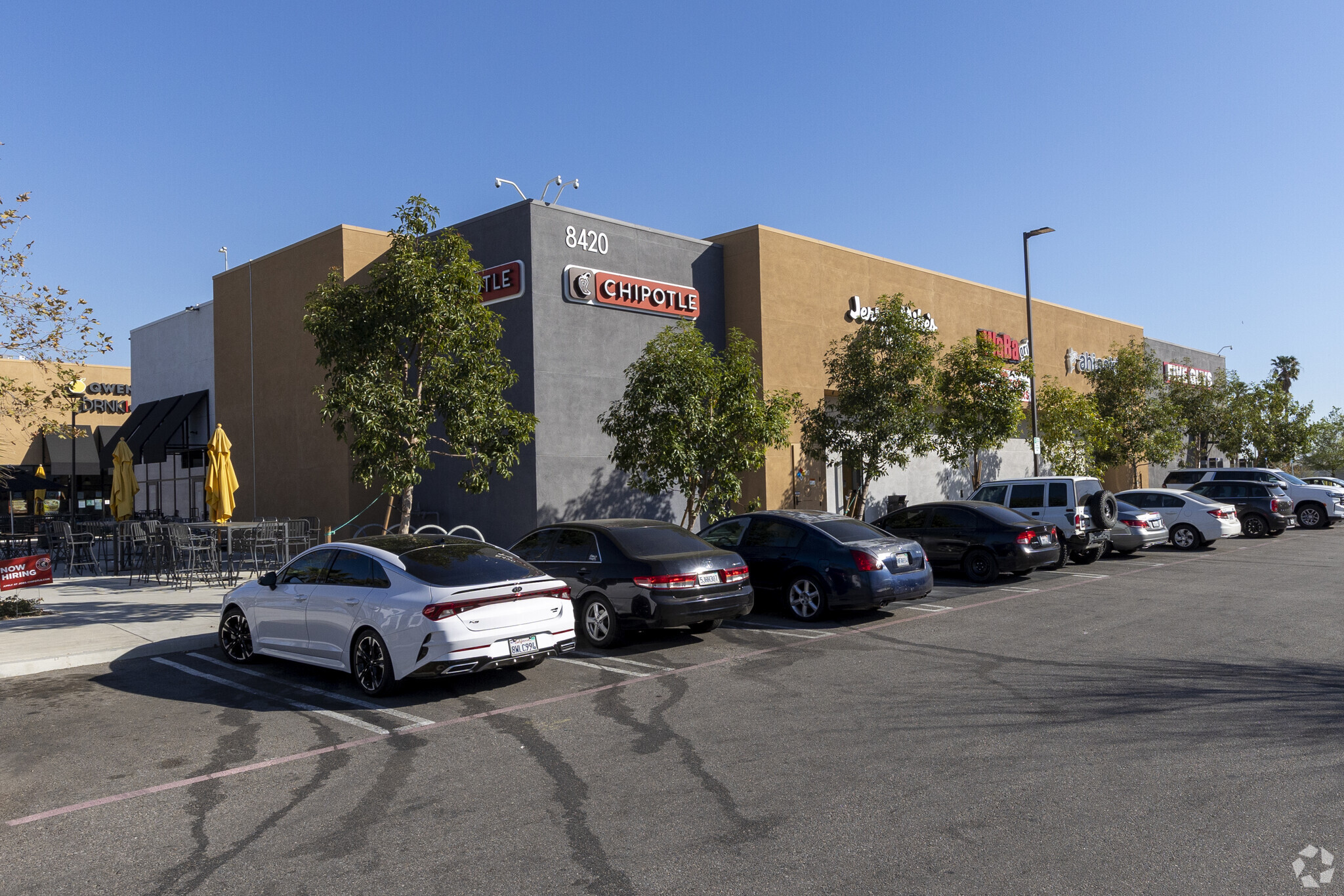 8420-8440 Balboa Blvd, Northridge, CA for lease Primary Photo- Image 1 of 8