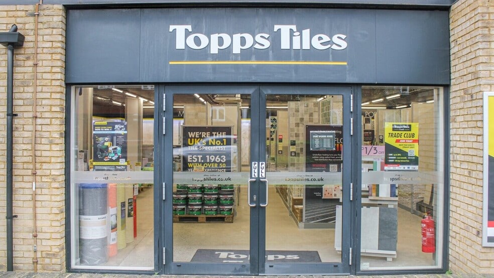 131-141 Goldsworth Rd, Woking for lease - Building Photo - Image 3 of 8