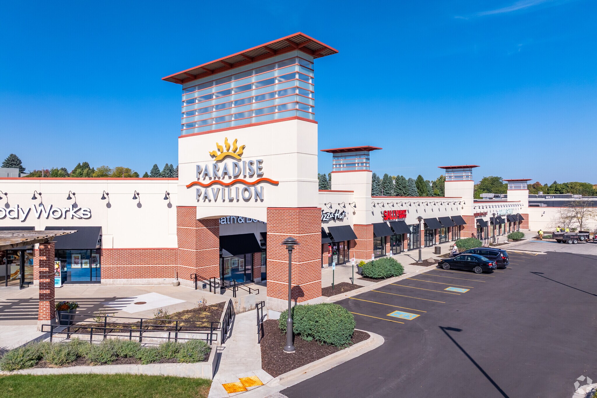 1400-1800 S Main St, West Bend, WI for sale Primary Photo- Image 1 of 1