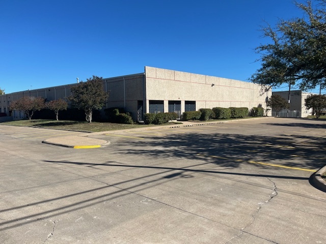 12621-12623 International Pky, Dallas, TX for lease - Building Photo - Image 1 of 12