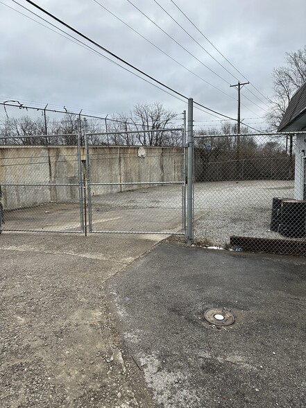 686 Montgomery Ave, Lexington, KY for sale - Building Photo - Image 3 of 15