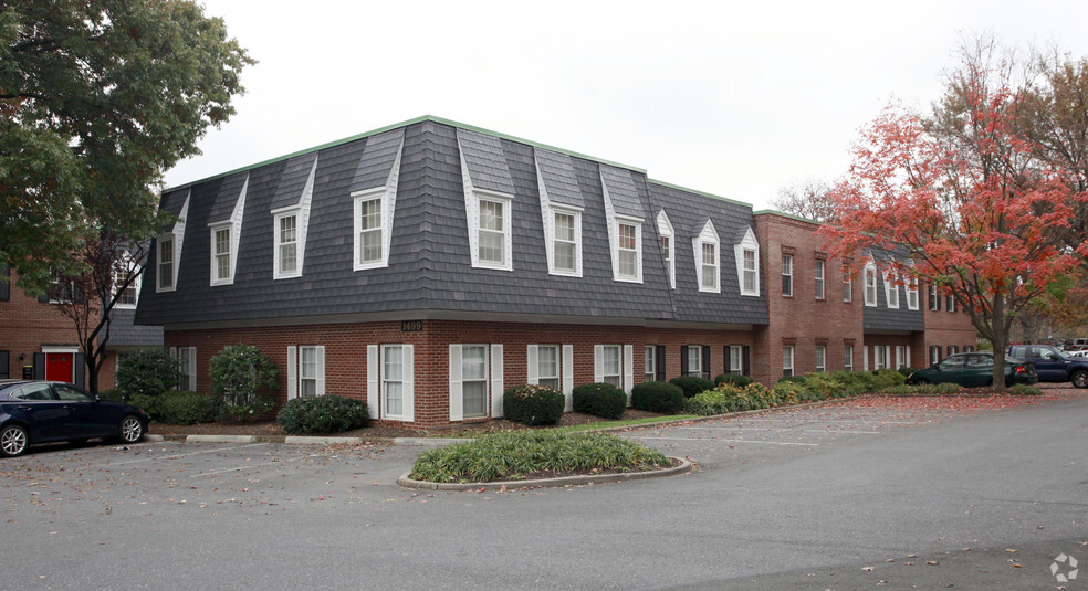 1499 Chain Bridge Rd, McLean, VA for lease - Building Photo - Image 1 of 2