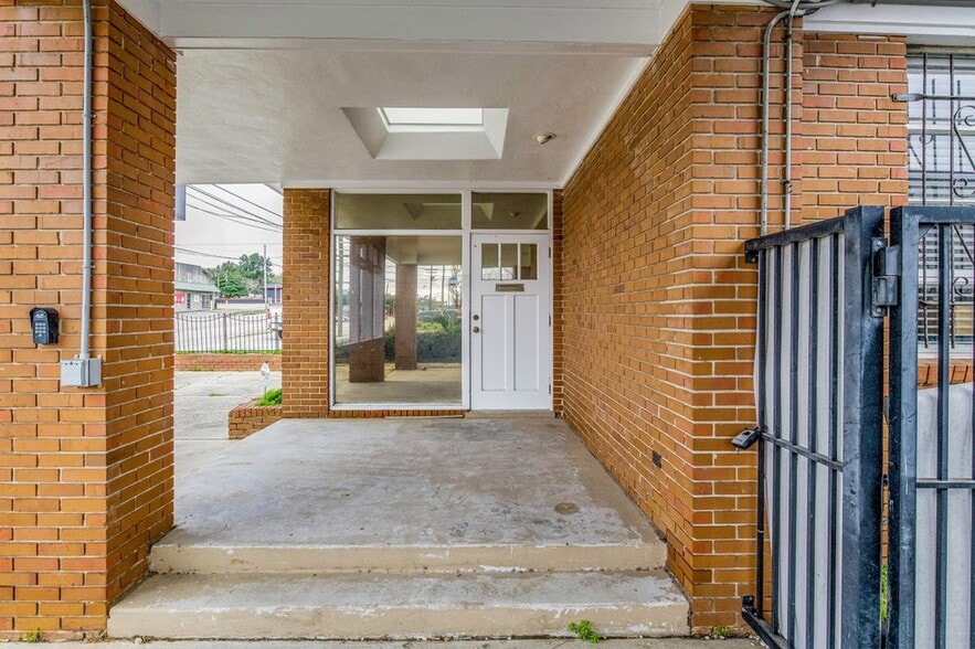 2220 N Palafox St, Pensacola, FL for sale - Building Photo - Image 2 of 38