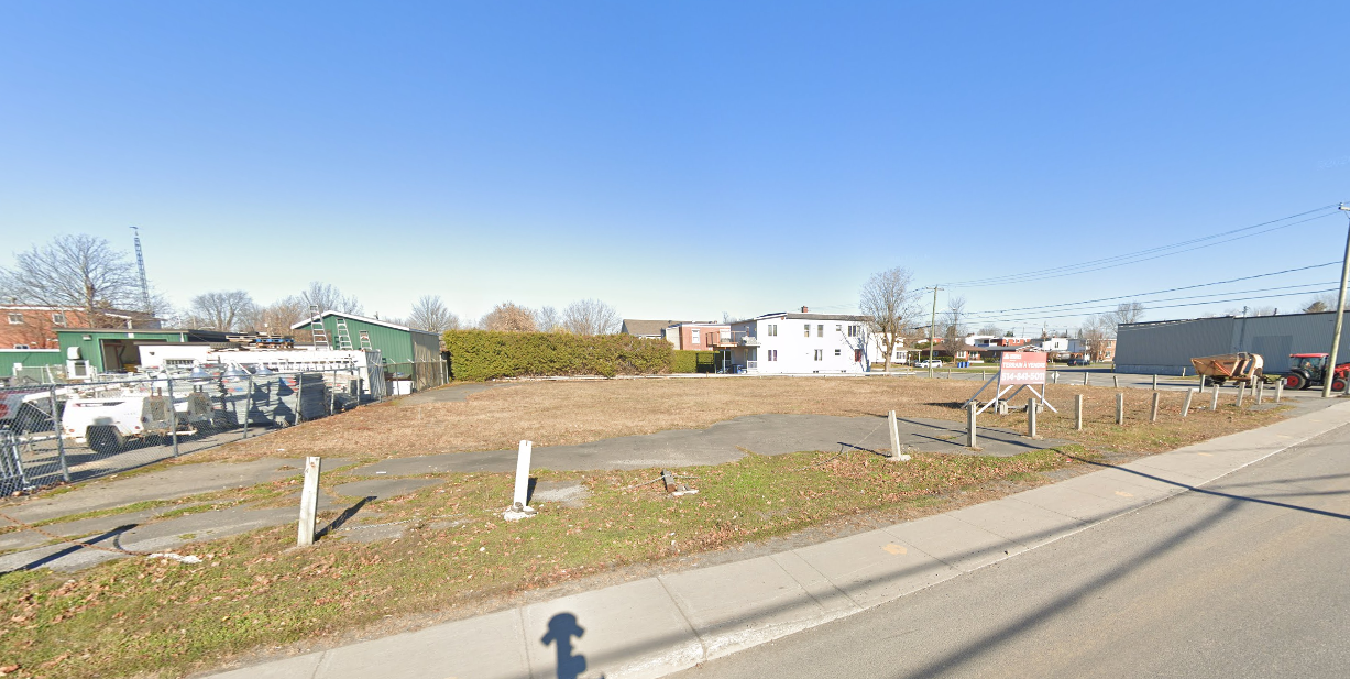 390 Rue Robinson S, Granby, QC for sale Primary Photo- Image 1 of 2