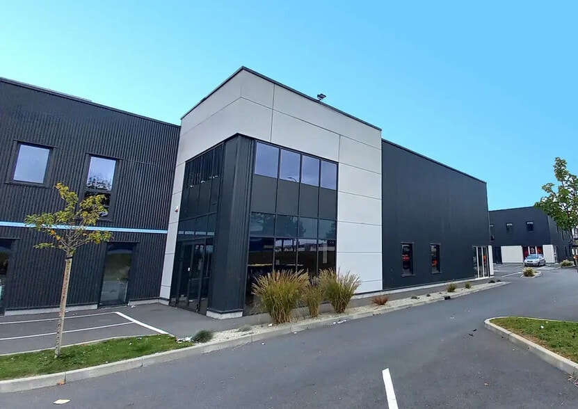 Flex in Cormelles-le-Royal for lease - Building Photo - Image 1 of 8