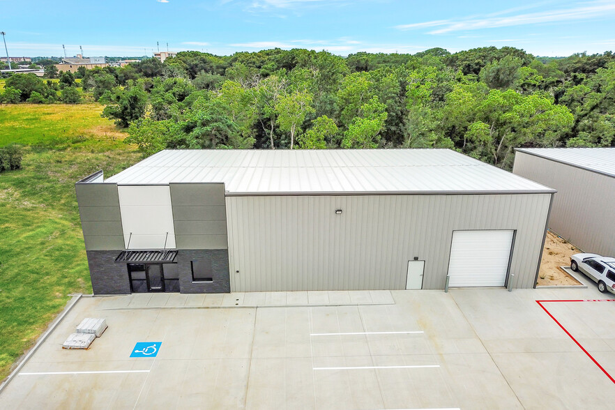 2304 Katy Hockley Cut Off Rd, Katy, TX for lease - Building Photo - Image 2 of 50