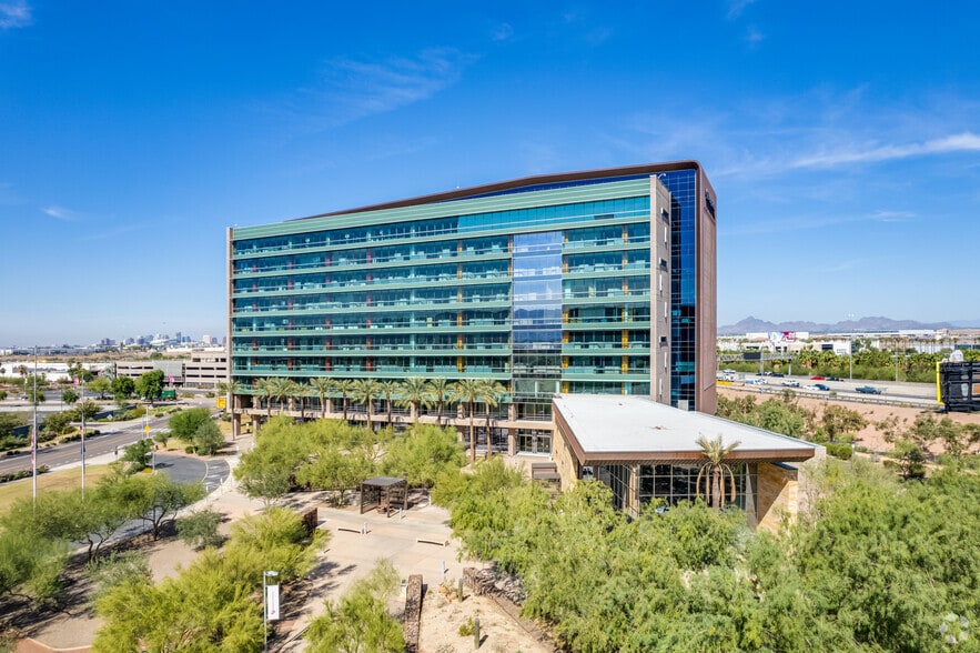 4025 S Riverpoint Pky, Phoenix, AZ for sale - Building Photo - Image 2 of 12