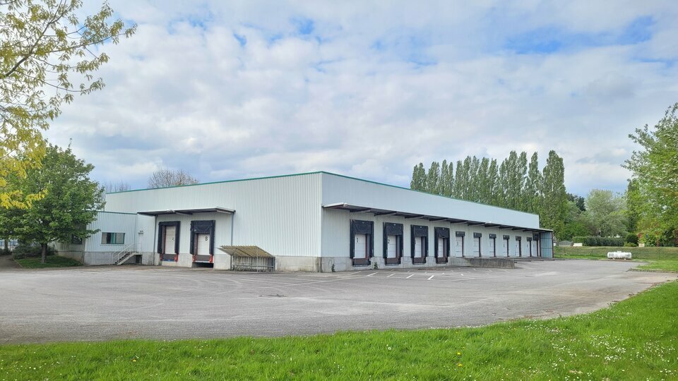 Industrial in Eslettes for lease Building Photo- Image 1 of 14