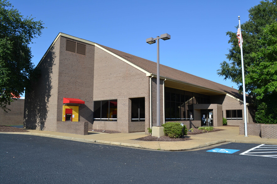 2 Victory Blvd, Poquoson, VA for lease - Building Photo - Image 1 of 8