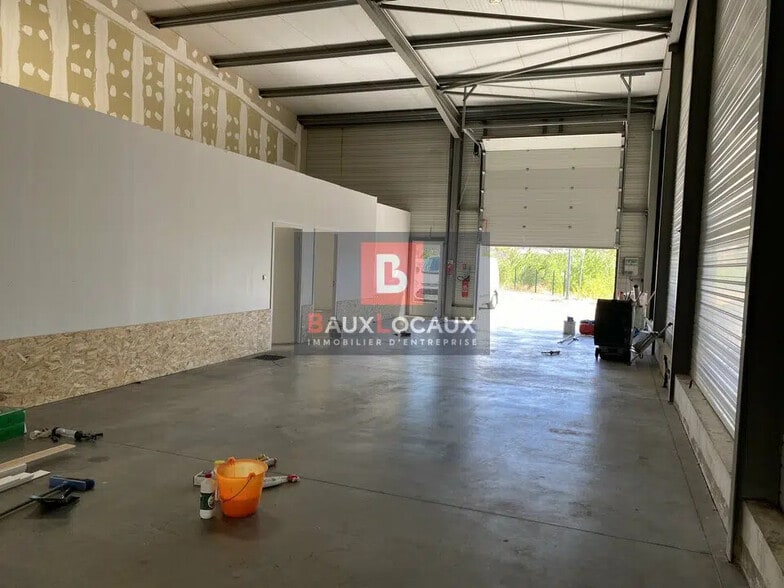 Flex in Carpentras for lease - Interior Photo - Image 3 of 7