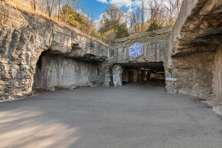 5351 Lee's Summit Rd, Kansas City, MO for lease - Building Photo - Image 1 of 20