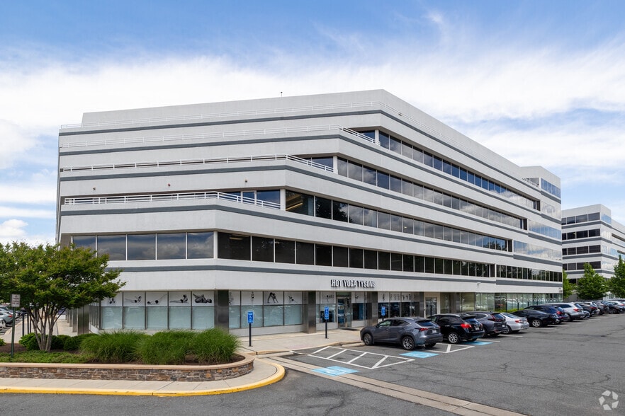 1420 Spring Hill Rd, McLean, VA for sale - Primary Photo - Image 1 of 1