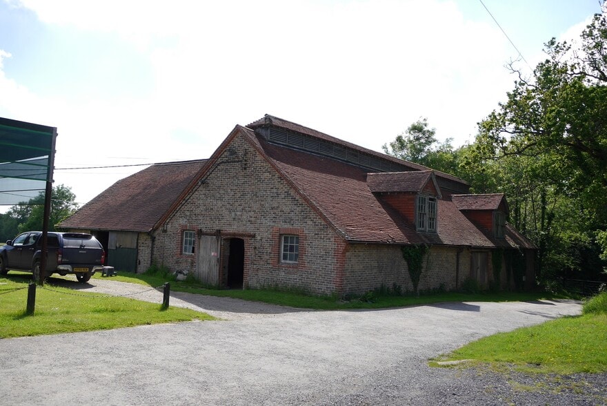 Brick Barn, Garstons Farm, Bolney Chapel Rd, Bolney for lease - Building Photo - Image 3 of 6