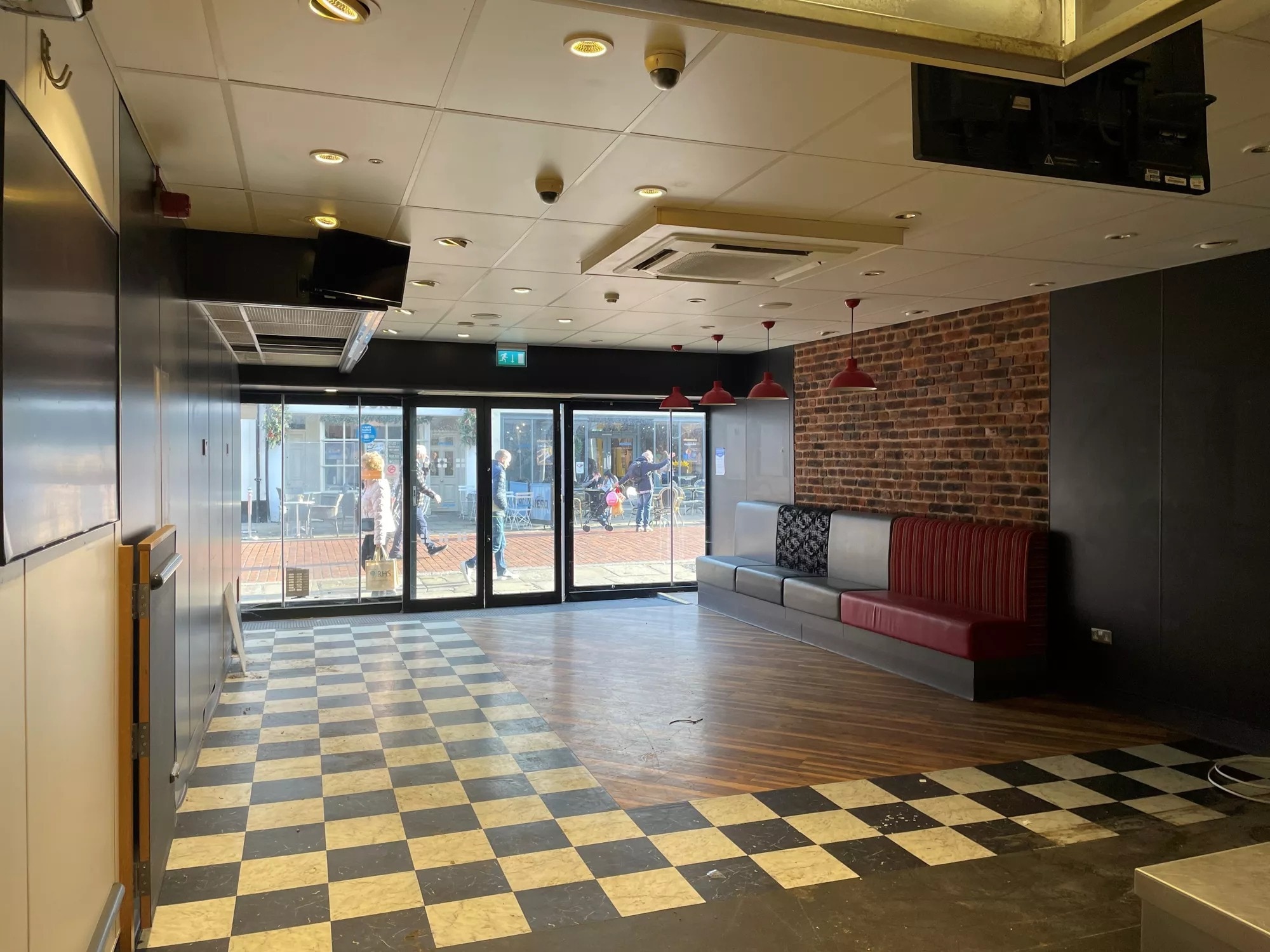 North St, Chichester for lease Interior Photo- Image 1 of 2