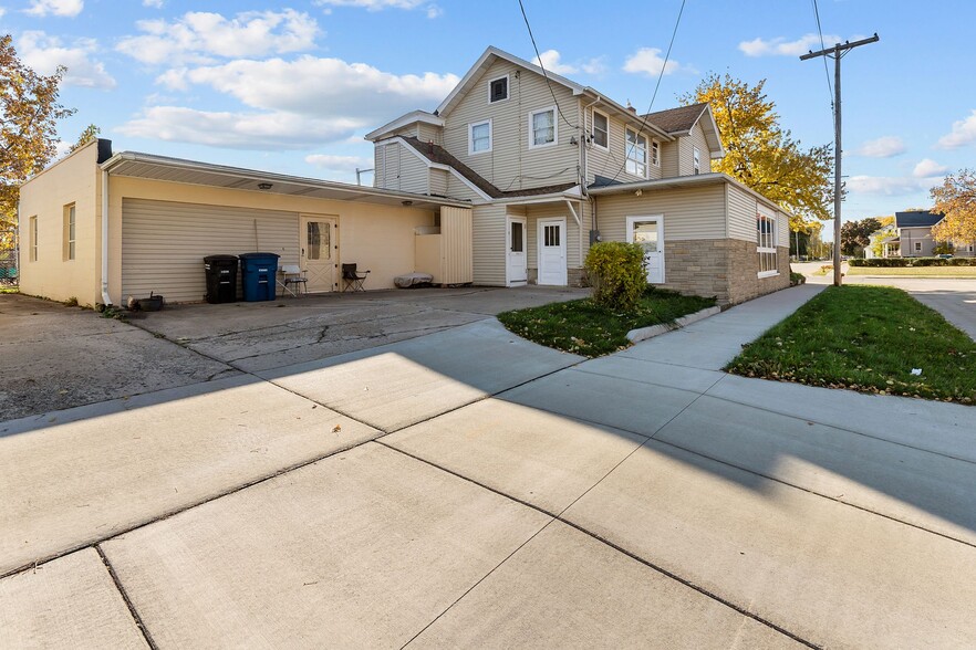 754 N Main St, Oshkosh, WI for sale - Building Photo - Image 3 of 44