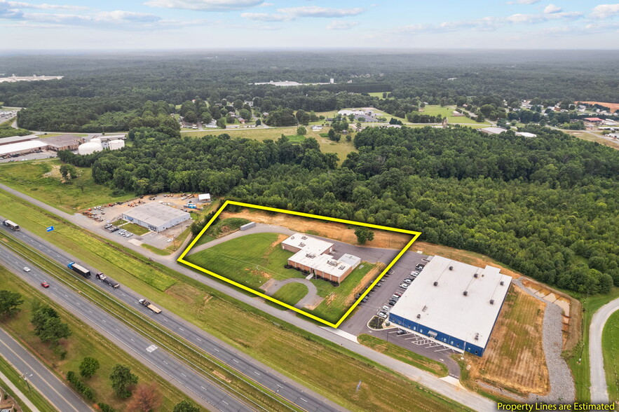157 Industrial Dr, King, NC for lease - Building Photo - Image 1 of 38