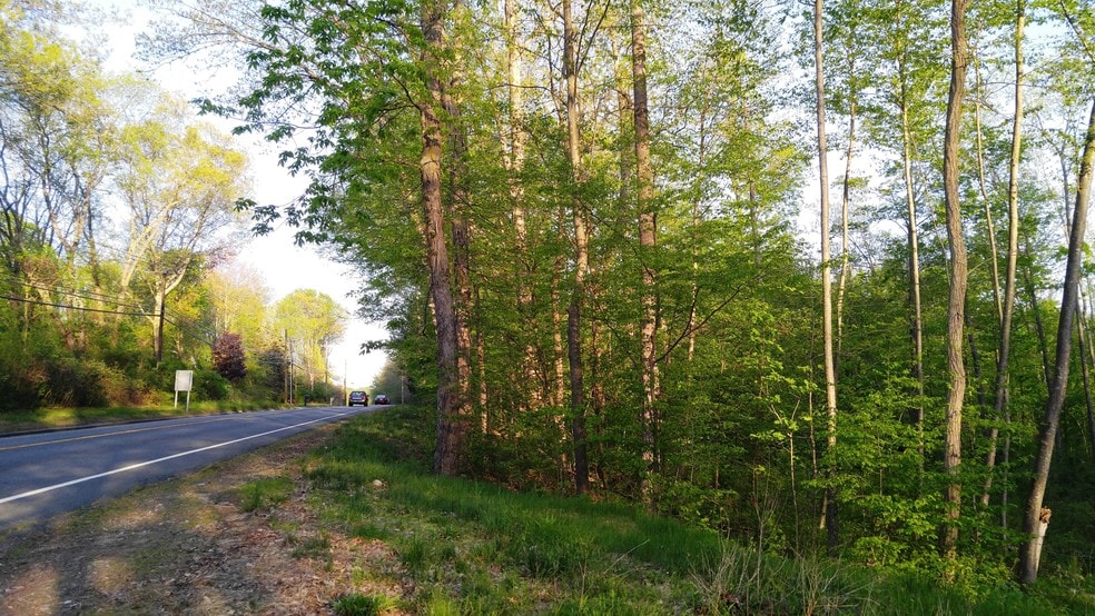 312 Merrow Rd, Tolland, CT for sale - Primary Photo - Image 1 of 15