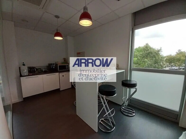 Office in Nantes for lease - Interior Photo - Image 2 of 5