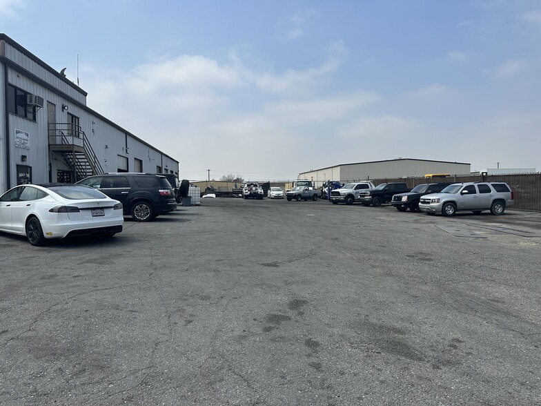 15176 Whittram Ave, Fontana, CA for lease - Building Photo - Image 3 of 18