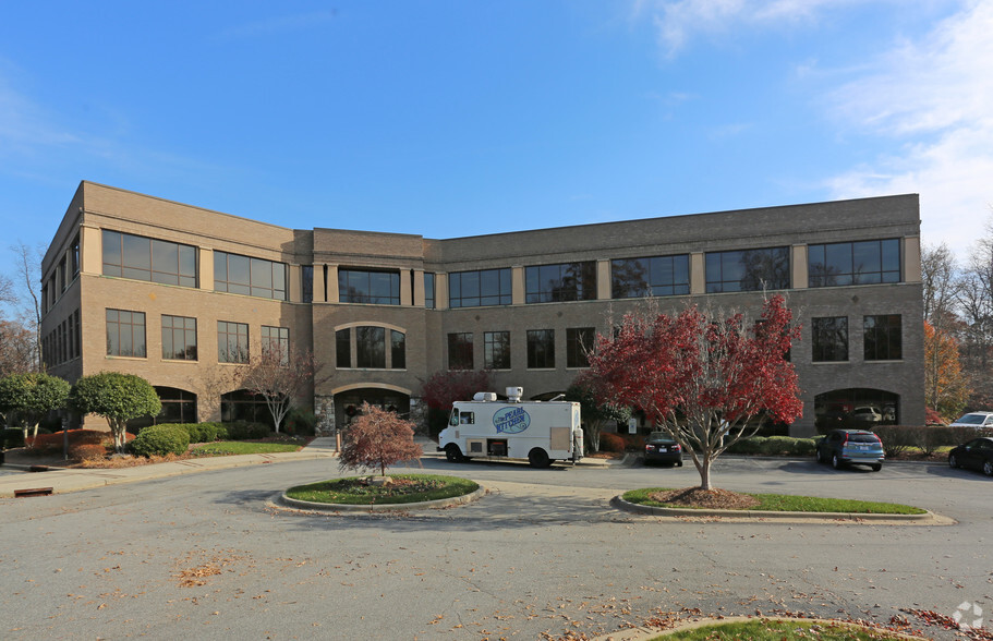 4100 Mendenhall Oaks Pky, High Point, NC for lease - Building Photo - Image 3 of 27