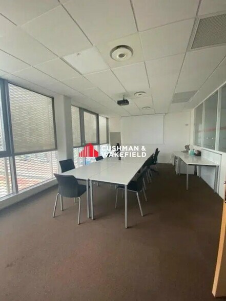 Office in Toulouse for lease - Building Photo - Image 1 of 11