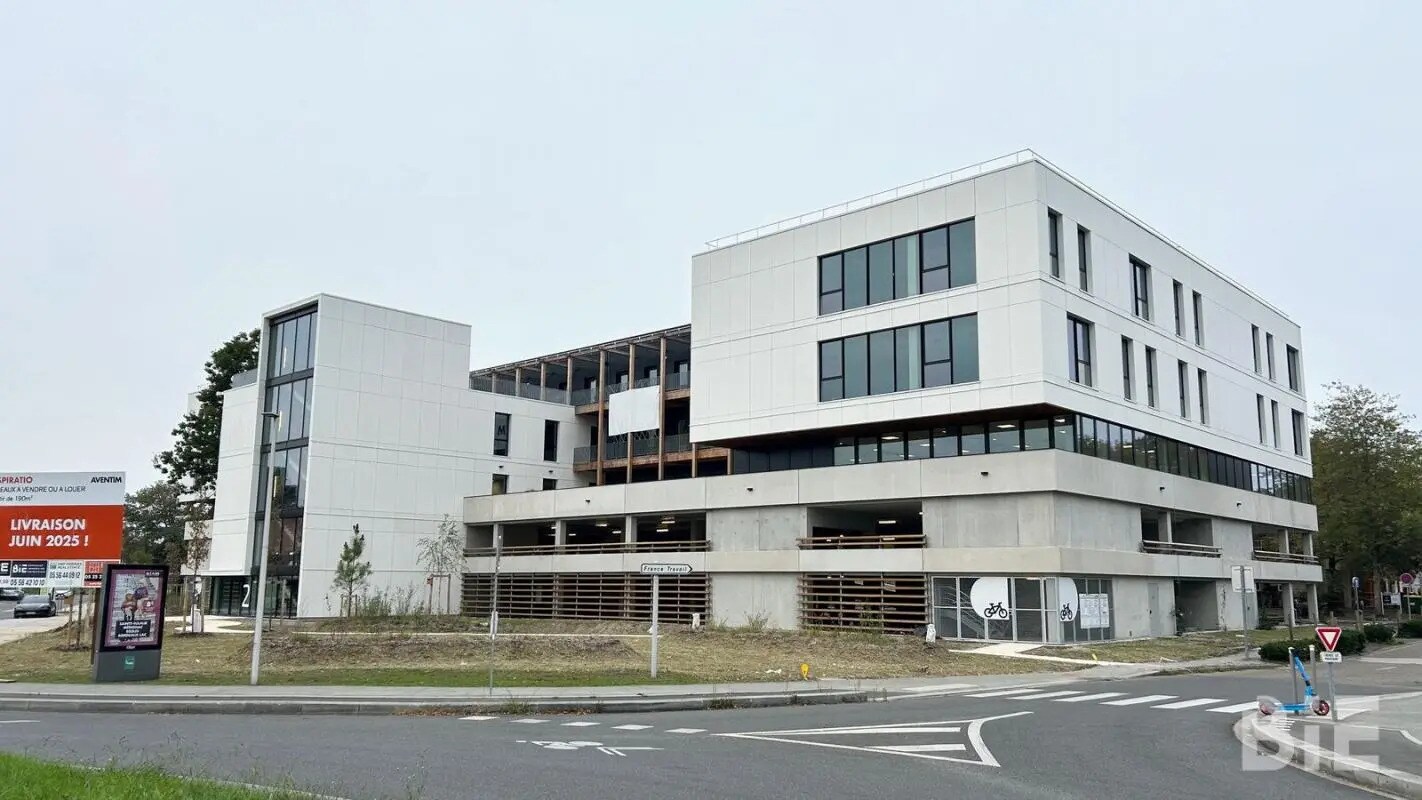 Office in Pessac for lease Building Photo- Image 1 of 11