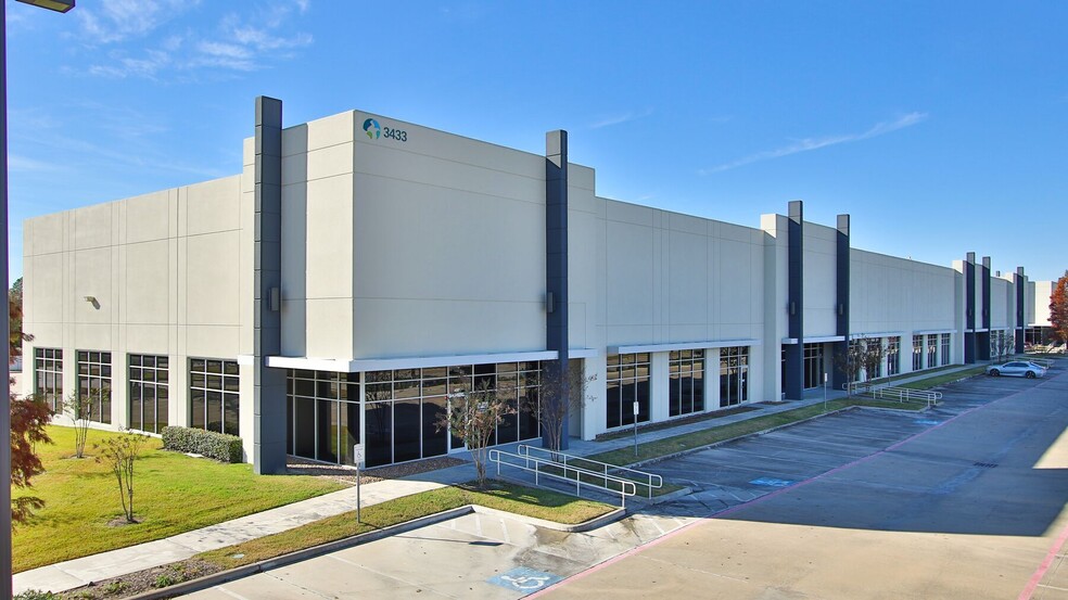 3423 N Sam Houston Pky W, Houston, TX for lease - Building Photo - Image 1 of 16