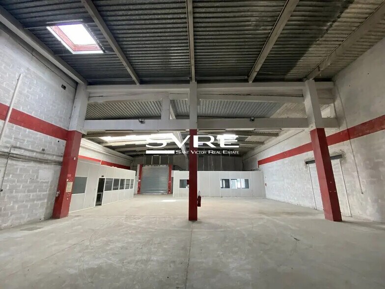 Flex in Vitrolles for lease - Interior Photo - Image 2 of 6