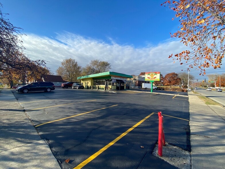 930 W Illinois Ave, Aurora, IL for sale - Building Photo - Image 2 of 21