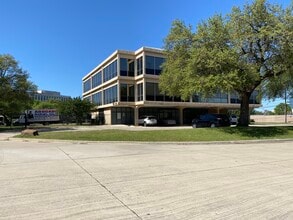 1120 Empire Central Pl, Dallas, TX for lease Building Photo- Image 2 of 9