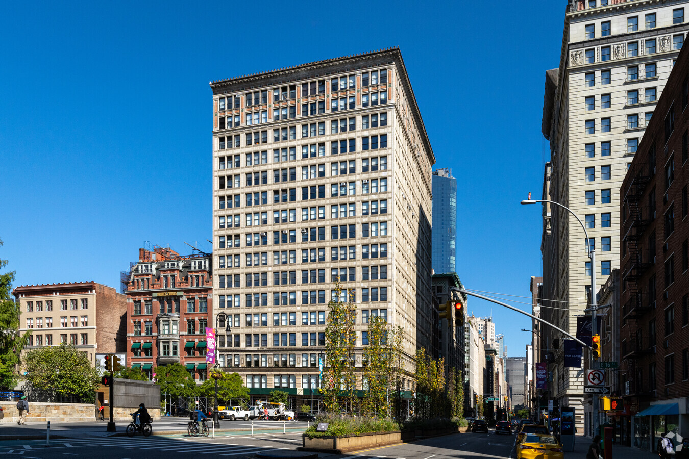 200 Park Ave S, New York, NY 10003 - The Everett Building Union Square ...