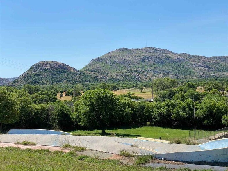 42957 E County Rd 1470, Lone Wolf, OK for sale - Primary Photo - Image 1 of 1