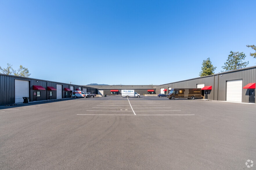 3400 Main St, Springfield, OR for lease - Building Photo - Image 3 of 6
