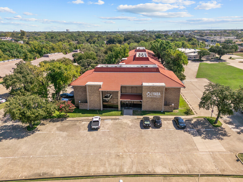 901 Waterfall Way, Richardson, TX for sale - Building Photo - Image 2 of 19