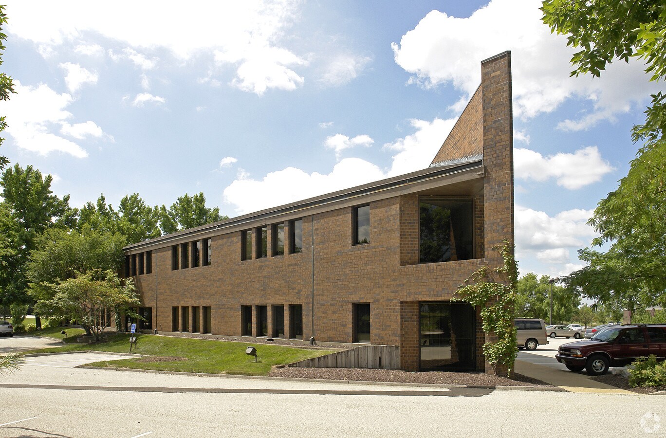 300 Chesterfield Ctr, Chesterfield, MO 63017