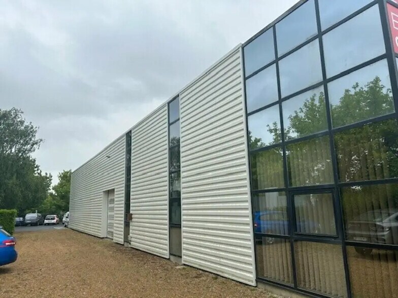 Flex in Sorigny for lease - Building Photo - Image 1 of 10