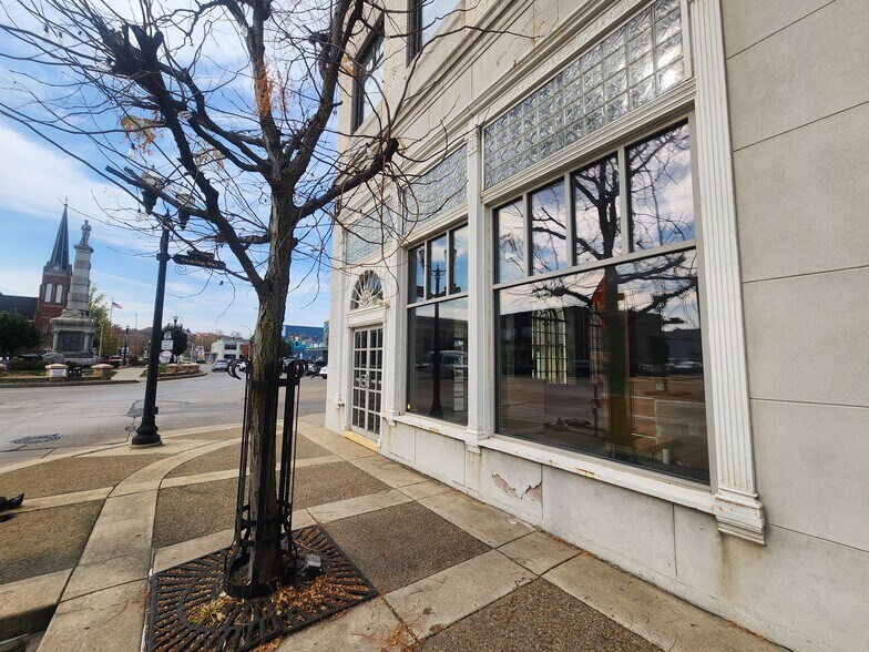 19 E Washington St, New Castle, PA for lease - Building Photo - Image 2 of 13