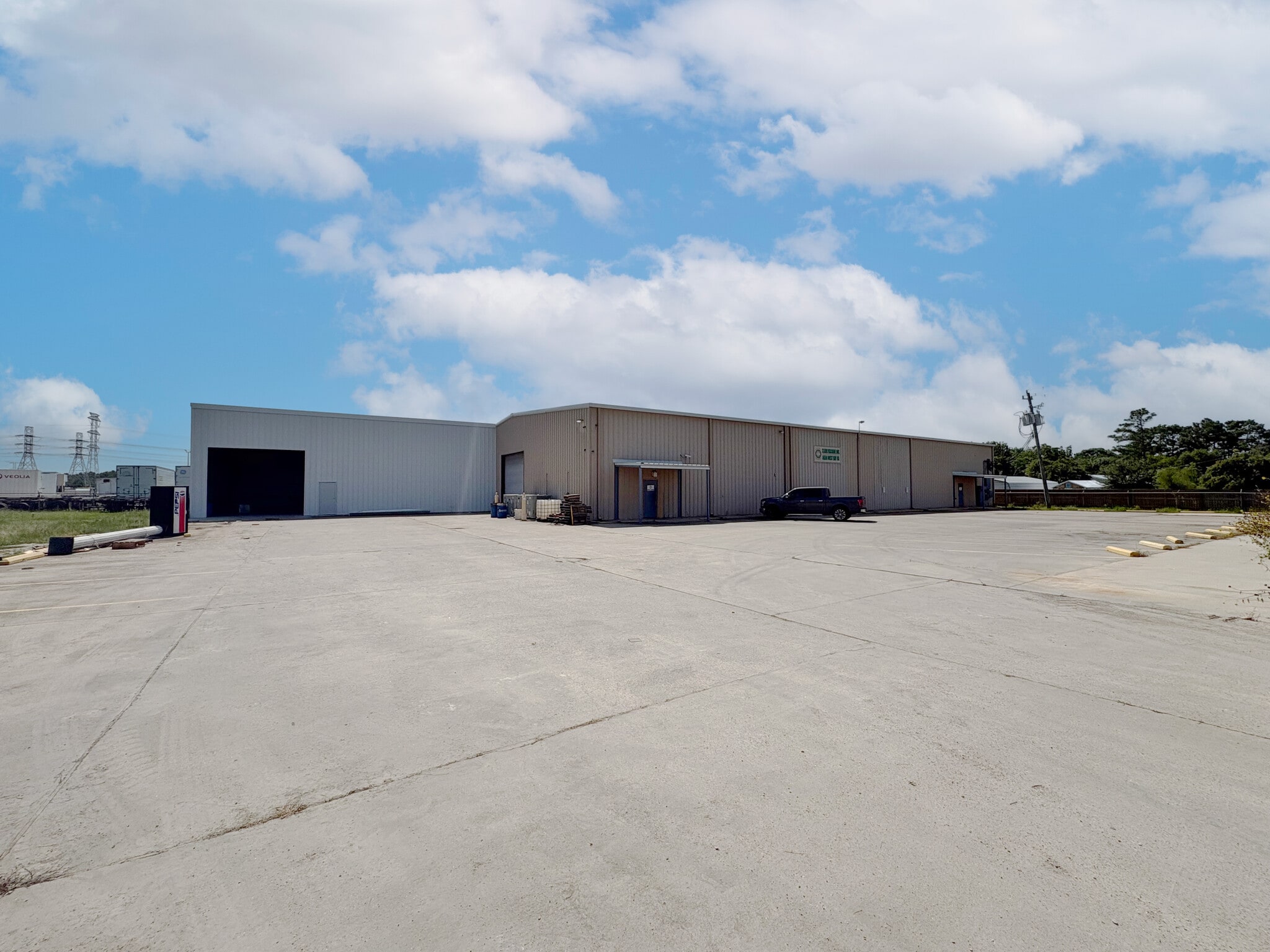 6650 W Bay Rd, Baytown, TX for lease Interior Photo- Image 1 of 3