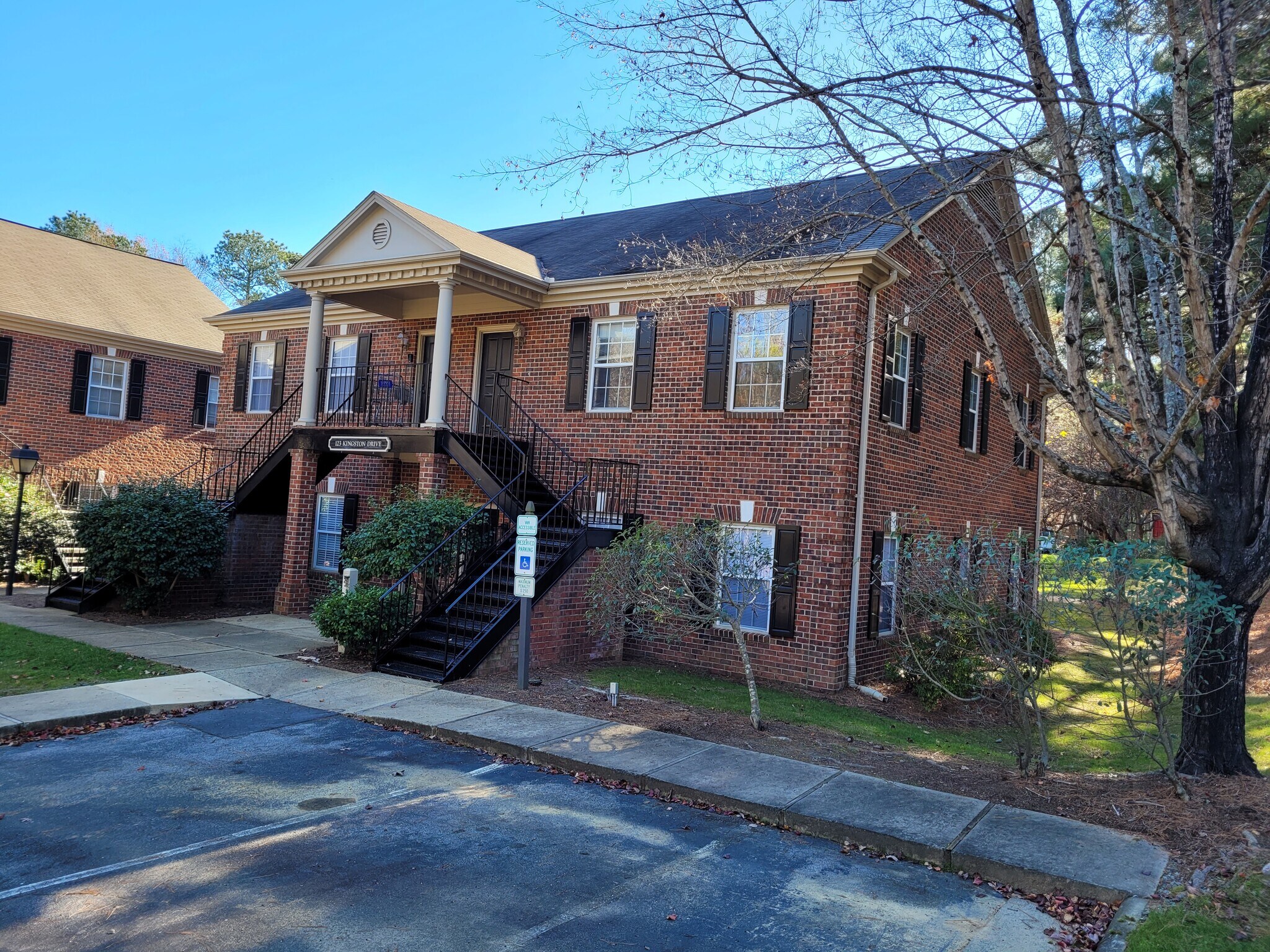 123 Kingston Dr, Chapel Hill, NC for sale Building Photo- Image 1 of 1