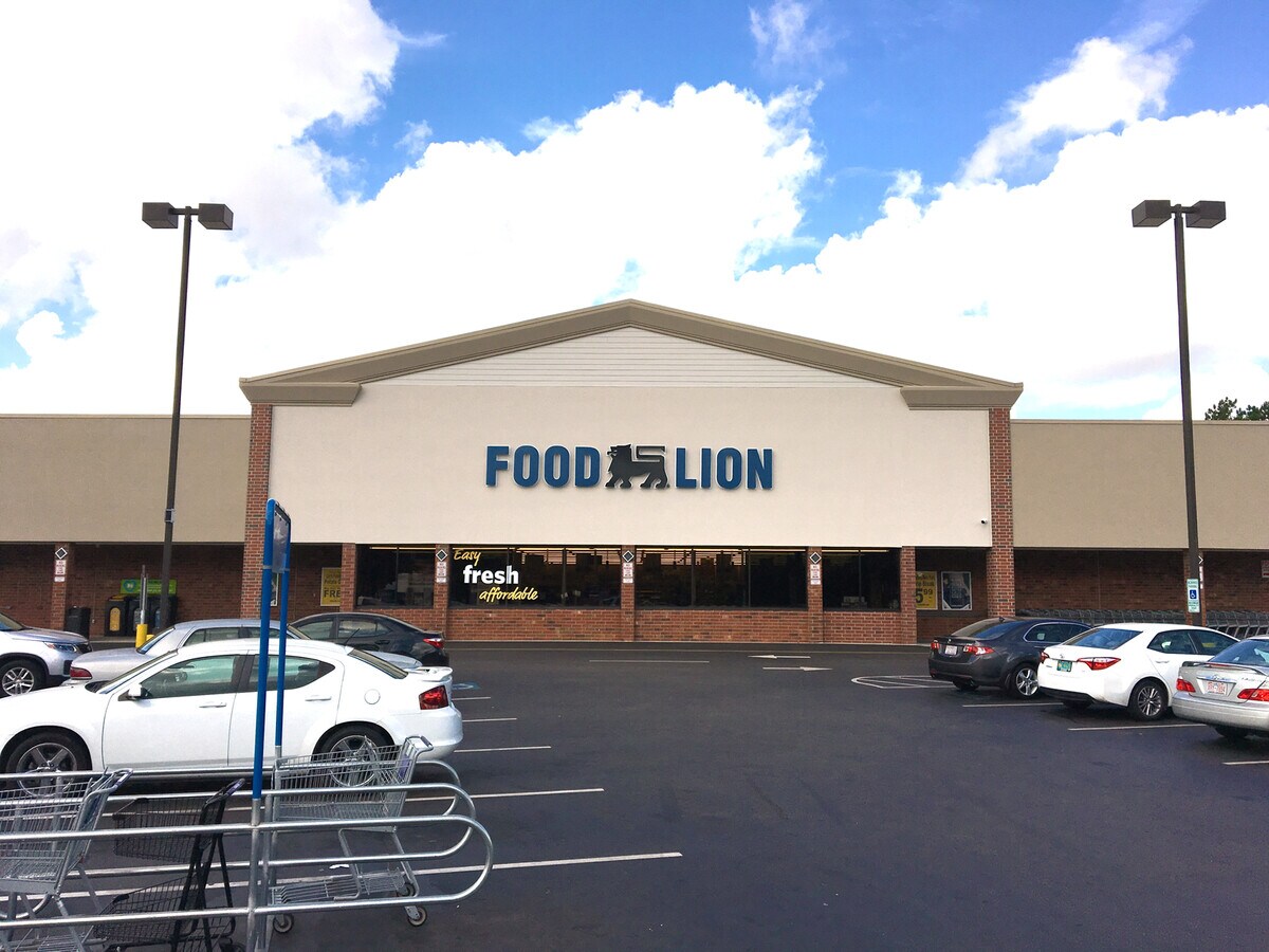 929 McArthur Rd, Fayetteville, NC 28311