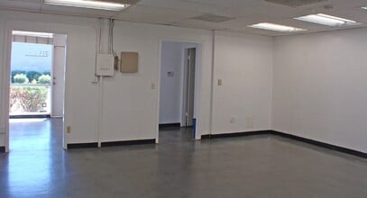 2123 S Priest Dr, Tempe, AZ for lease Interior Photo- Image 2 of 3