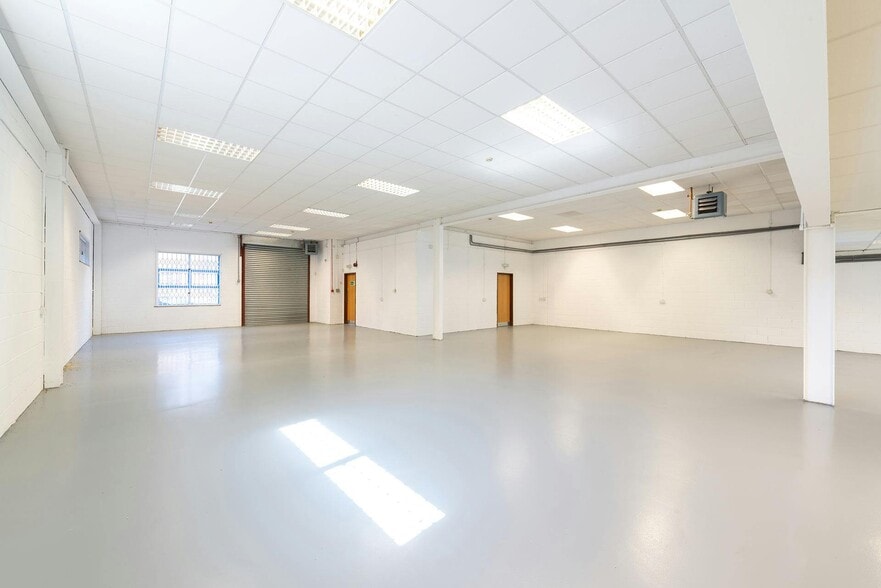 Trinity Way, London for lease - Interior Photo - Image 2 of 6