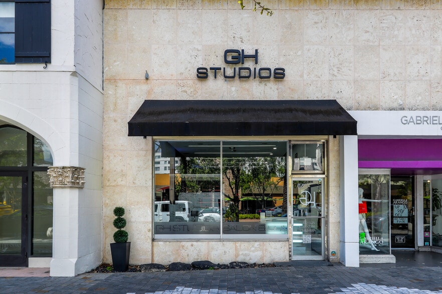 330-336 Miracle Mile, Miami, FL for lease - Building Photo - Image 2 of 5