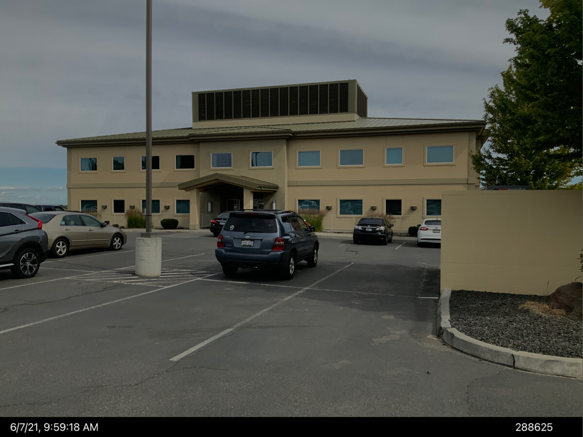 1030 N Center Pky, Kennewick, WA for sale Primary Photo- Image 1 of 1